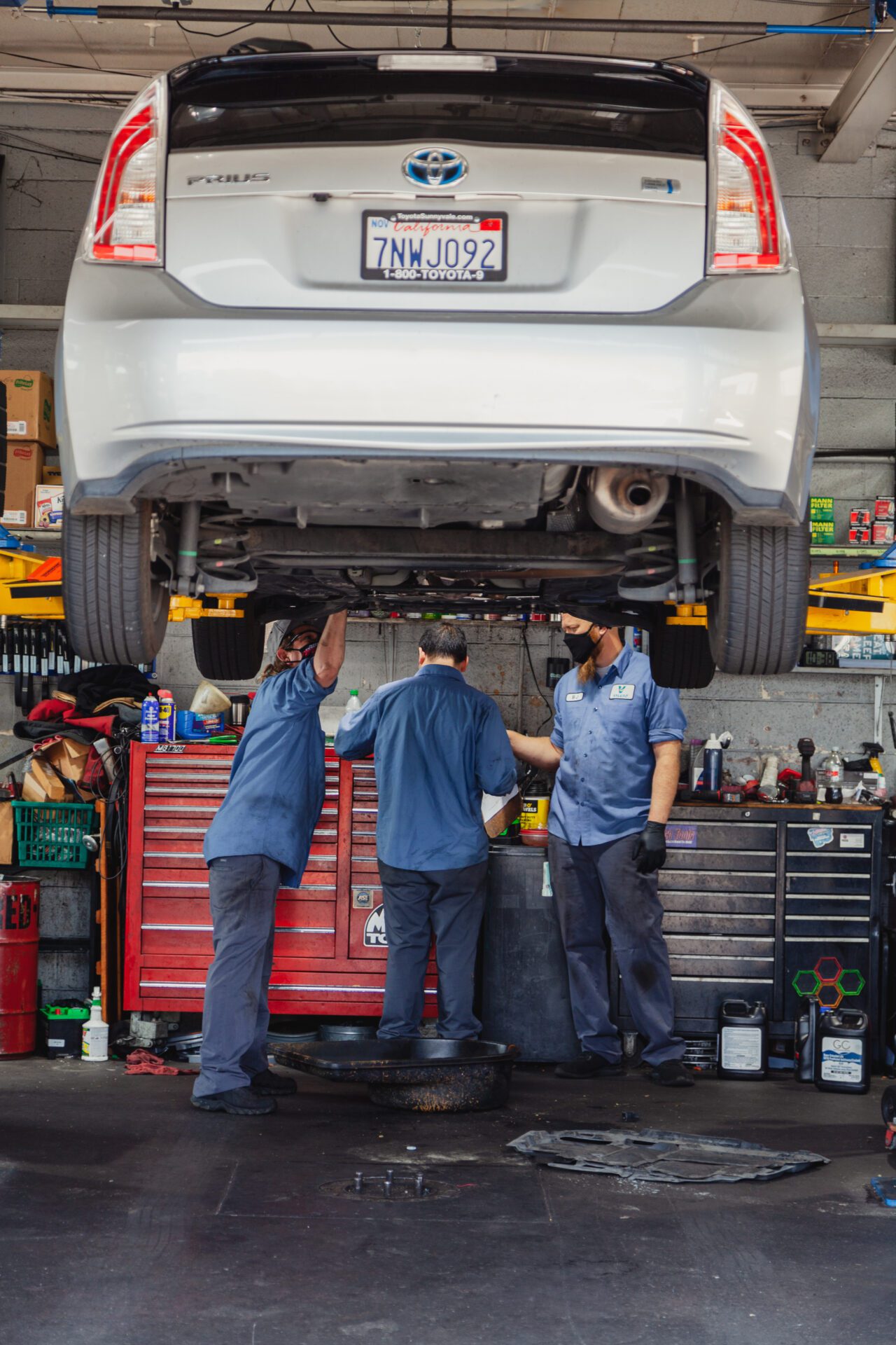 A technician working on auto repairs in Palo Alto, CA